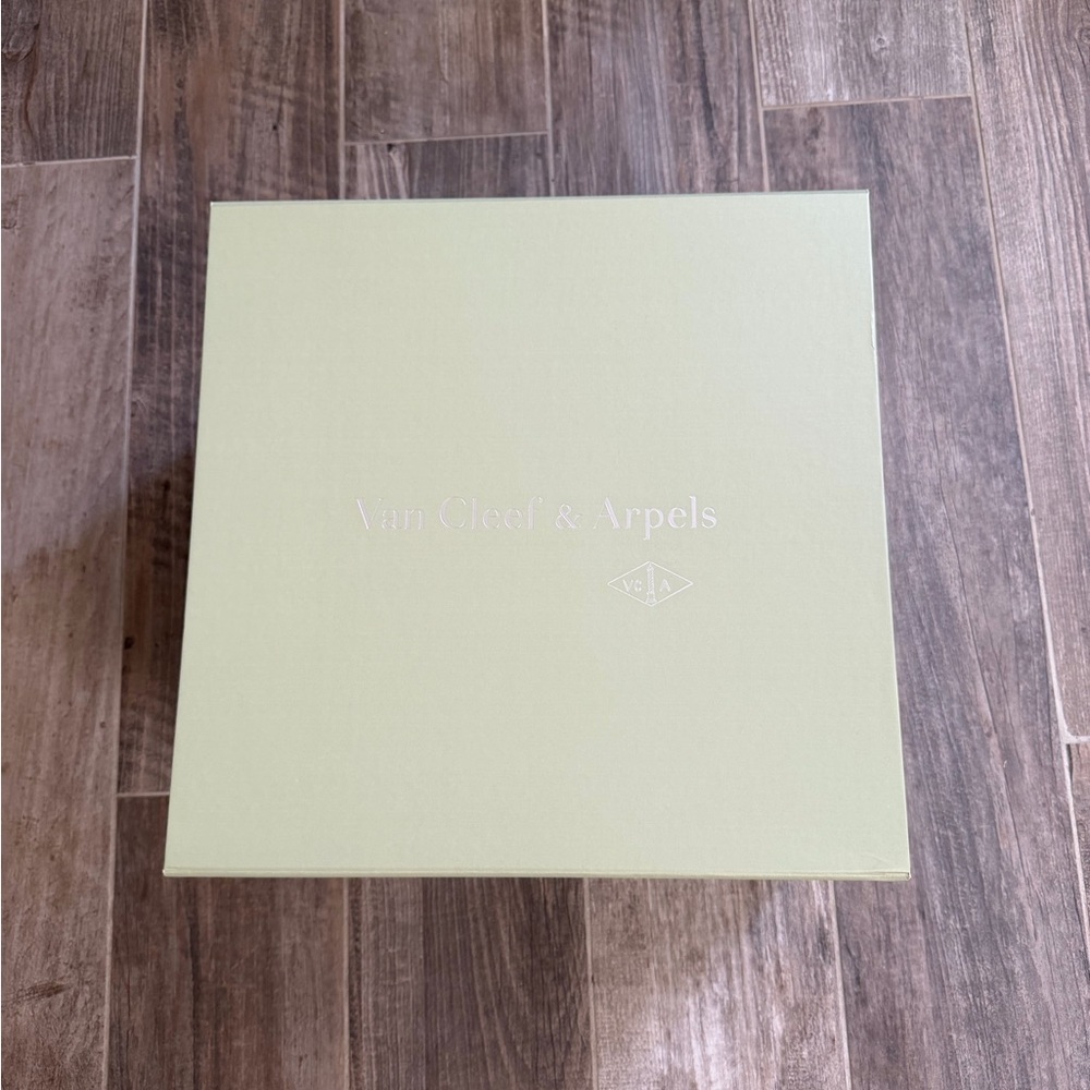 VAN CLEEF & ARPELS STORAGE BOX